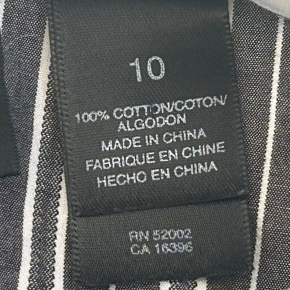 Liz Claiborne Classics Black w/ Strips & White Accents  Button Down Top Sz 10 - Picture 4 of 8